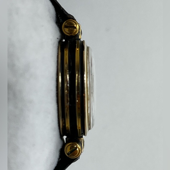 GUCCI “Stacked” black Case Ladies Watch. - Picture 8 of 13